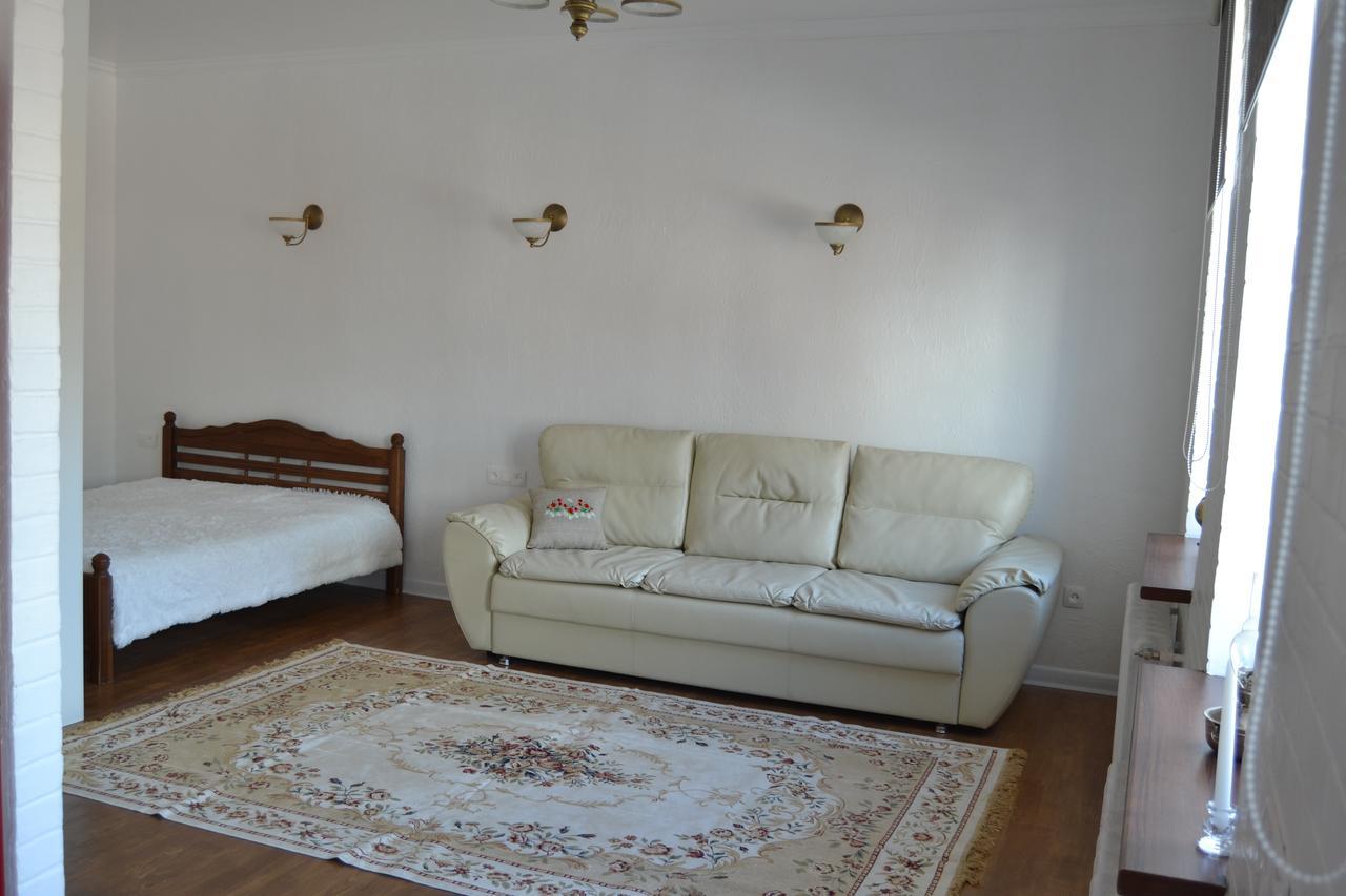 Vladimirskie Apartamenty In Center Of Brest Exterior photo