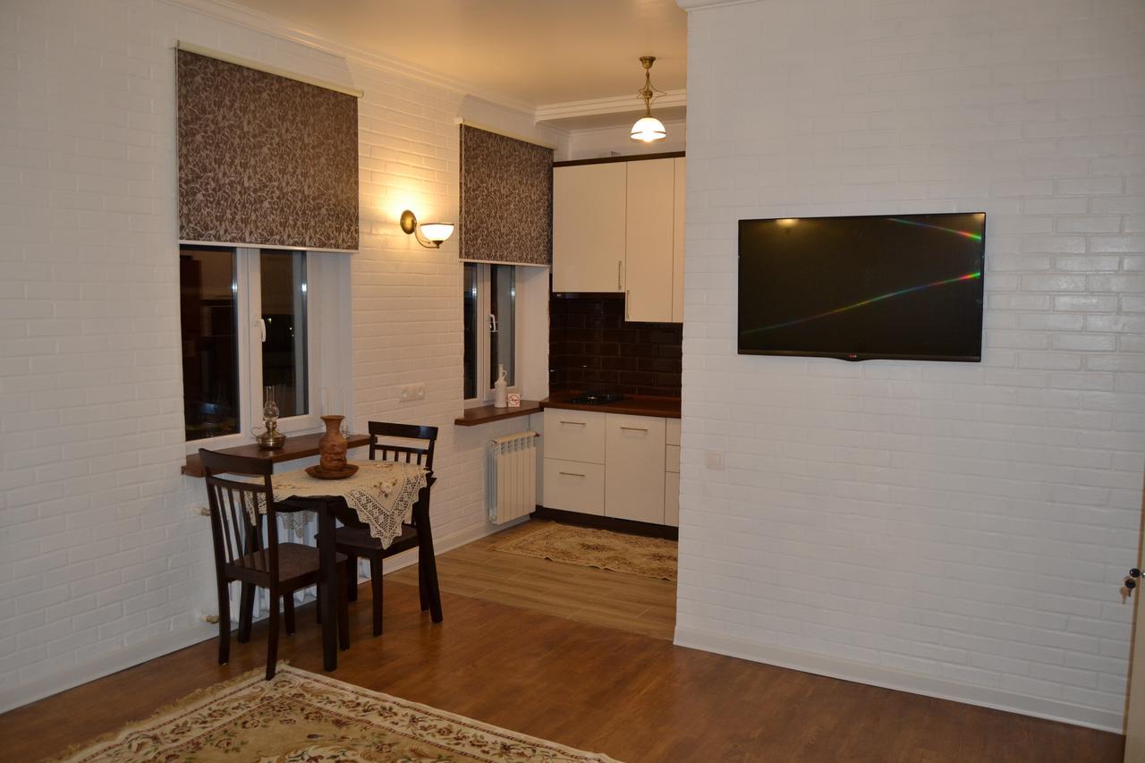 Vladimirskie Apartamenty In Center Of Brest Exterior photo